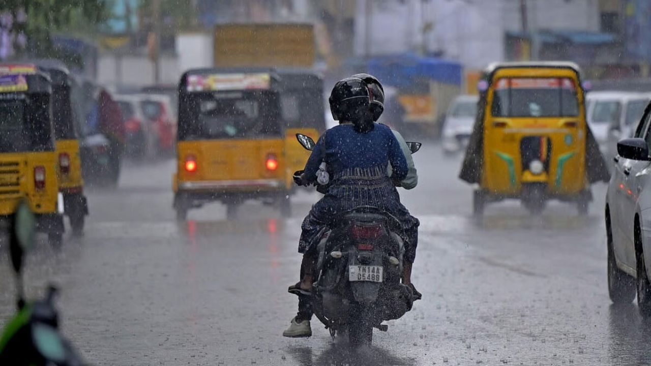 TN Weather: டெல்டா, தென் மாவட்டங்களில் மிதமான மழைக்கு வாய்ப்பு!