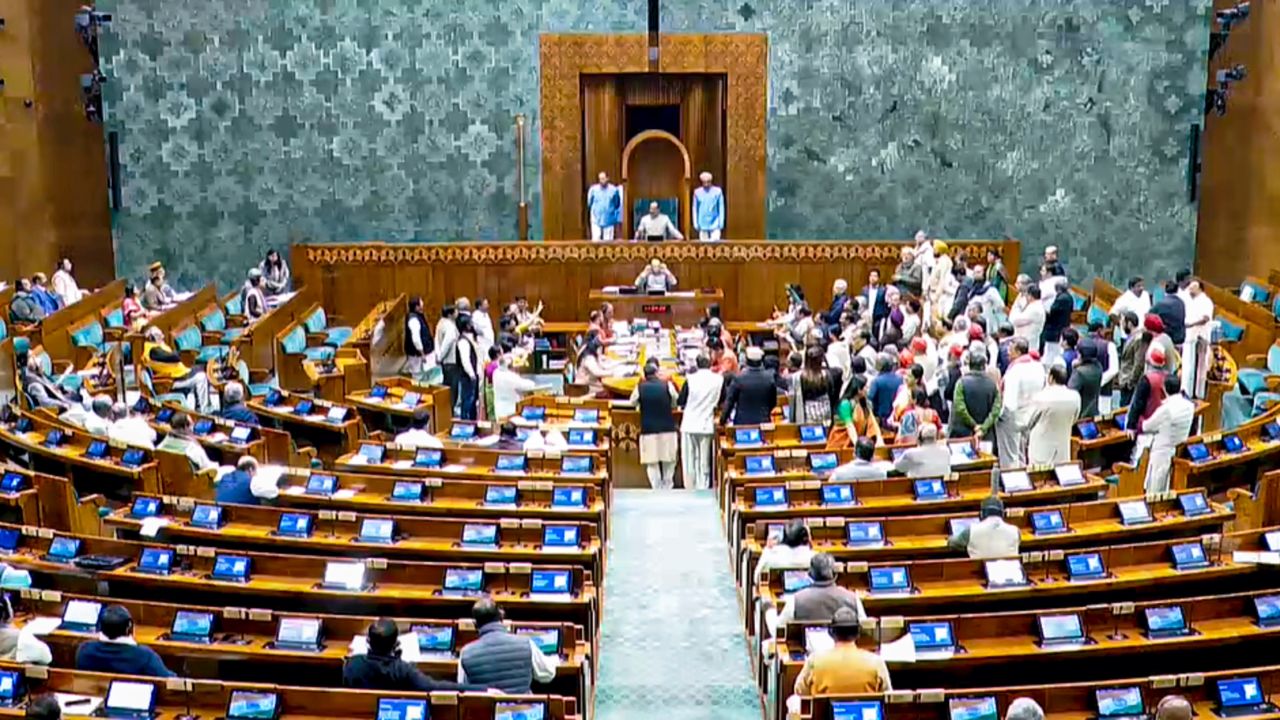 எதிர்க்கட்சிகள் தொடர் அமளி: மீண்டும் முடங்கியது மக்களவை!