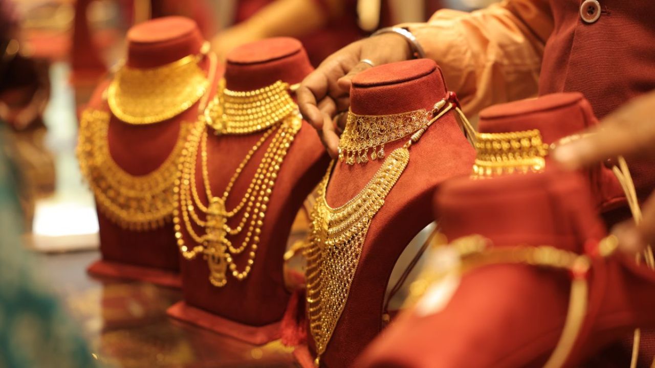 தங்கம் விலை கிடுகிடு உயர்வு.. சவரனுக்கு ரூ.1,840 அதிகரிப்பு!
