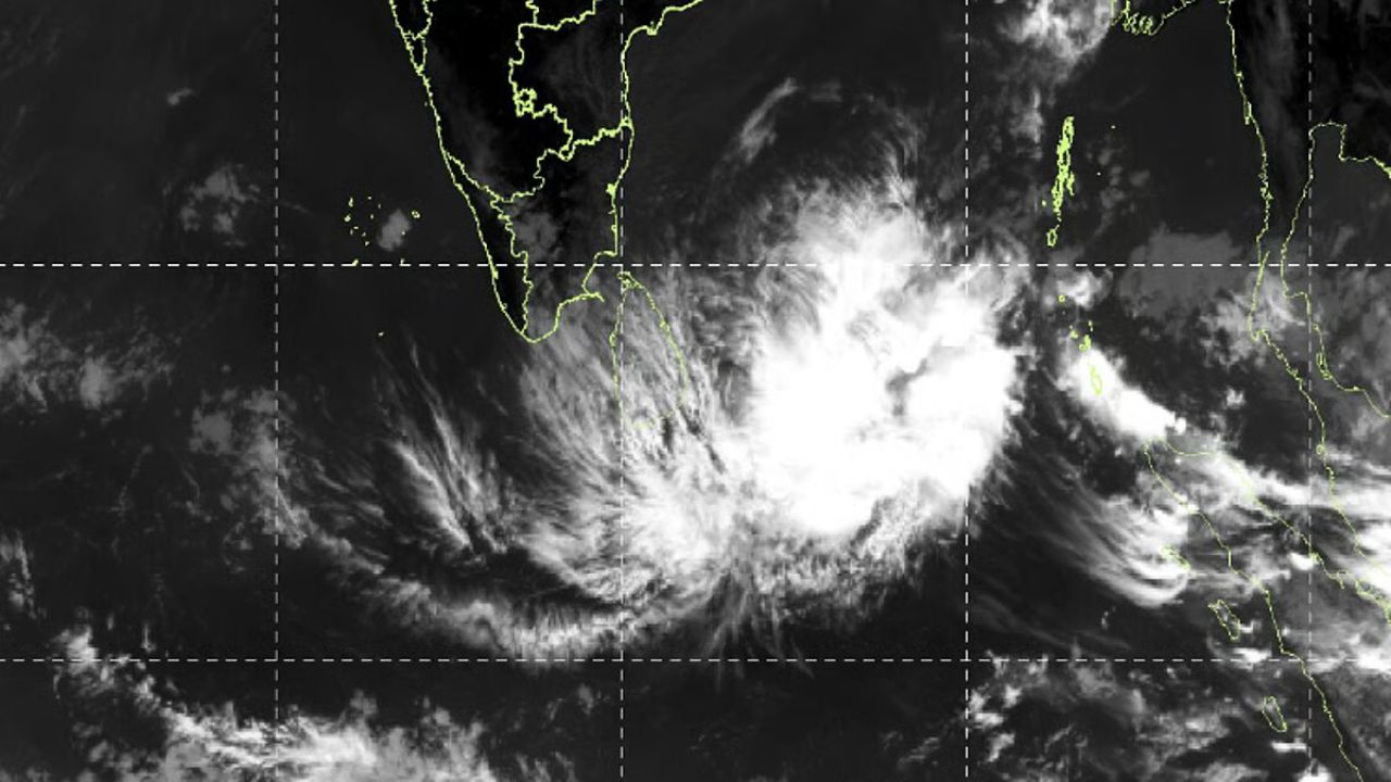வங்கக்கடலில் காற்றழுத்த தாழ்வுப்பகுதி: 24 மணி நேரத்தில் வலுப்பெற வாய்ப்பு!