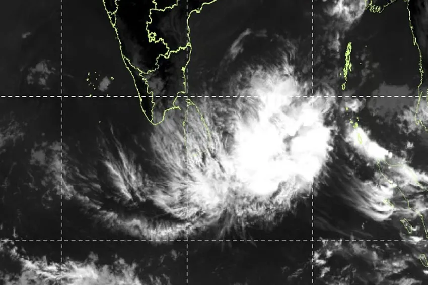 வங்கக்கடலில் காற்றழுத்த தாழ்வுப்பகுதி: 24 மணி நேரத்தில் வலுப்பெற வாய்ப்பு!