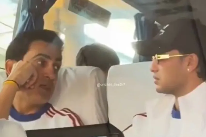 என்னவா இருக்கும்? அபிஷேக் சர்மாவுடன் கெளதம் கம்பீர் உரையாடும் வீடியோ இணையத்தில் வைரல்!