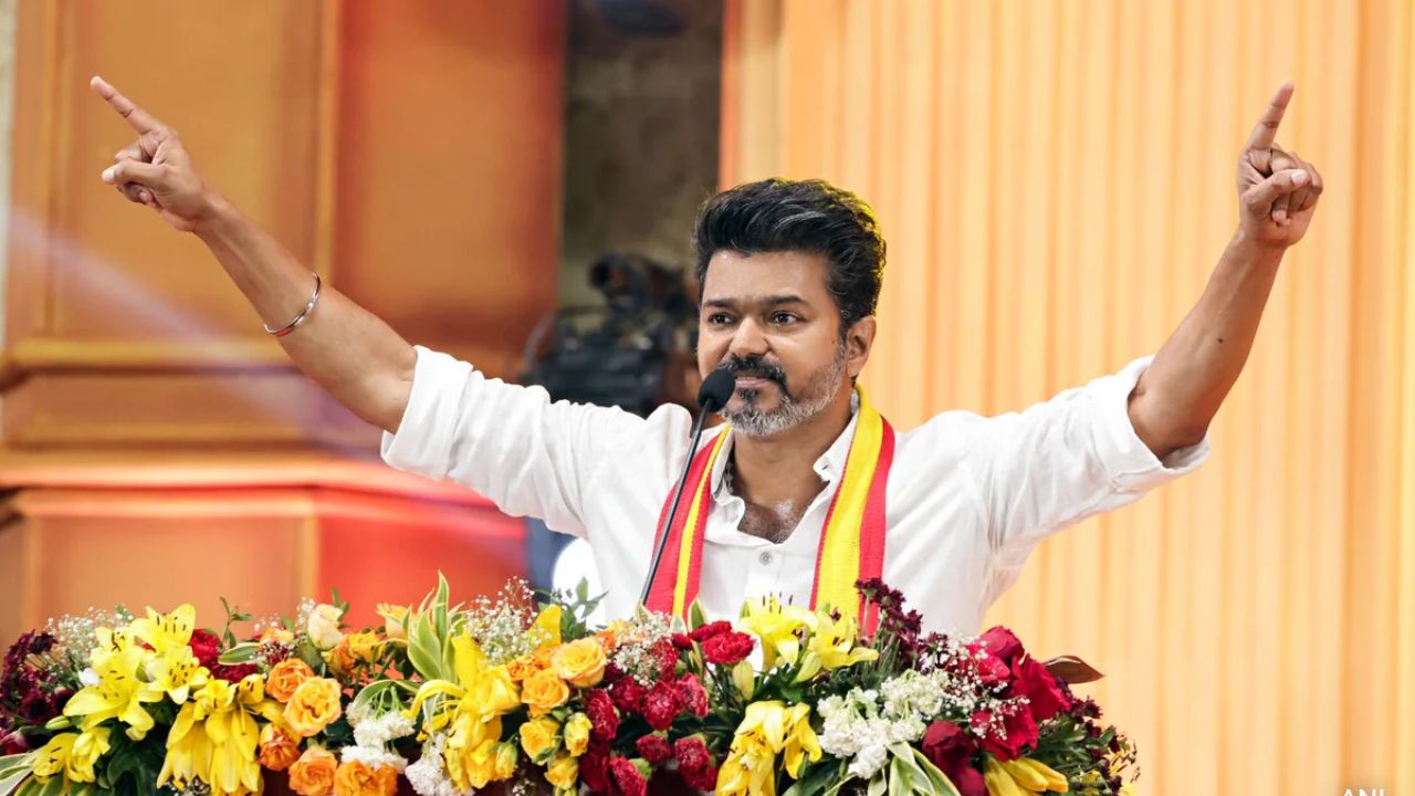 நாங்குநேரியில் இருவர் படுகொலை: சட்டம் ஒழுங்கு லட்சணம் இதுதானா? விஜய் கண்டனம்!