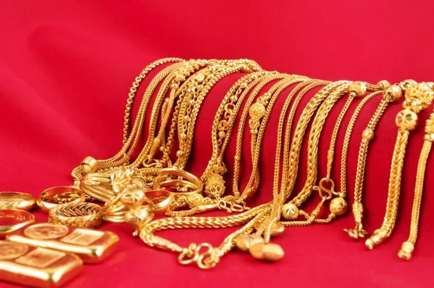 நகை பிரியர்களுக்கு குட் நியூஸ்.. தங்கம் விலை கடும் சரிவு!