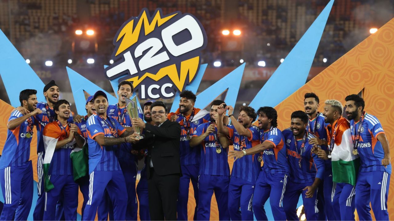 பிசிசிஐ-யின் மெகா பரிசு: உலகக் கோப்பை வென்ற இந்திய அணிக்கு ரூ.131 கோடி அறிவிப்பு!