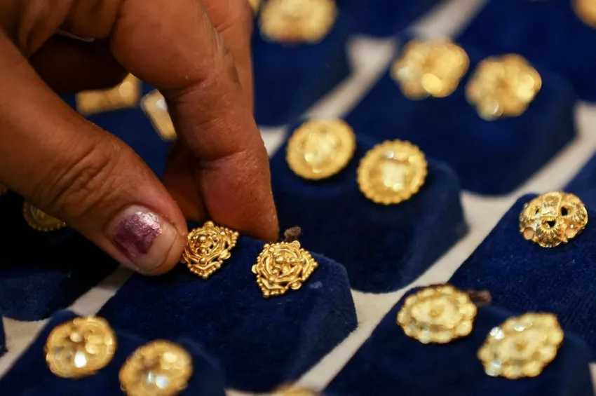 நகை பிரியர்களுக்கு குட் நியூஸ்.. தங்கம் விலை கடும் சரிவு!