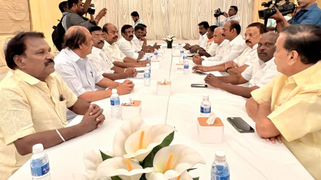 புதுச்சேரி சட்டப்பேரவை தேர்தல்: காங்கிரஸ் - திமுக தொகுதி பங்கீடு.. வெளியான முக்கிய தகவல்!