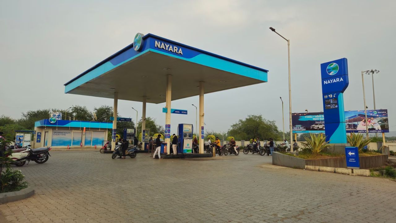 வாகன ஓட்டிகளுக்கு ஷாக் நியூஸ்.. தமிழகத்தில் பெட்ரோல், டீசல் விலை திடீர் உயர்வு!