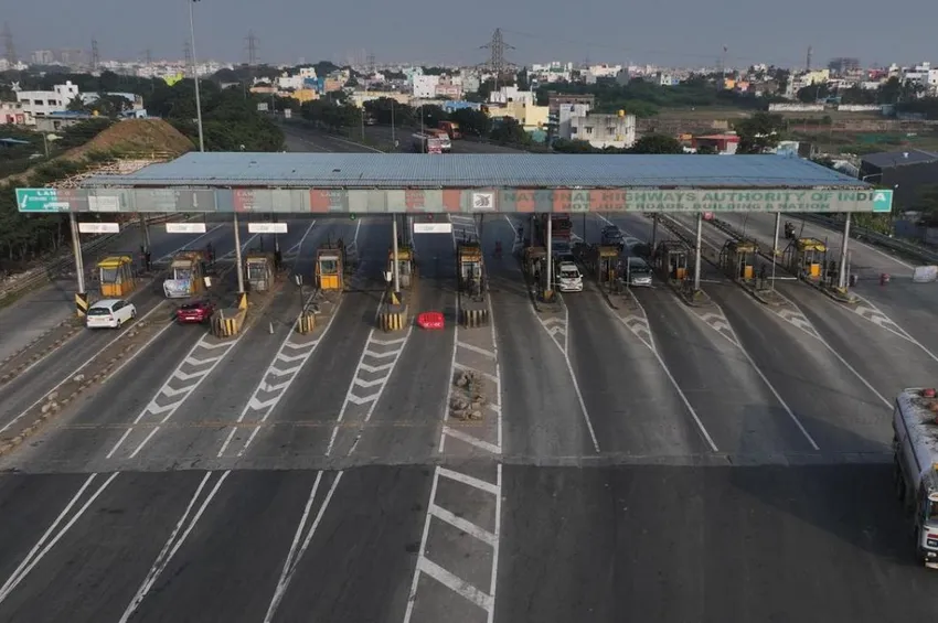 தமிழகத்தில் சுங்கக் கட்டணம் உயர்வு: நள்ளிரவு முதல் அமல்!