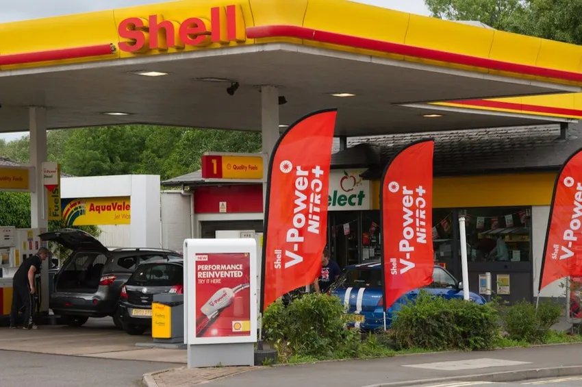 டீசல் லிட்டருக்கு ரூ. 25 அதிகரிப்பு.. வாகன ஓட்டிகள் அதிர்ச்சி!