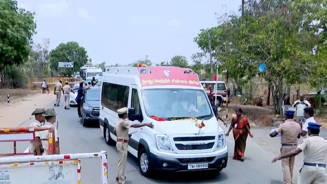 விஜய் சென்ற வாகனத்தை சோதனையிட்ட பறக்கும் படை..!