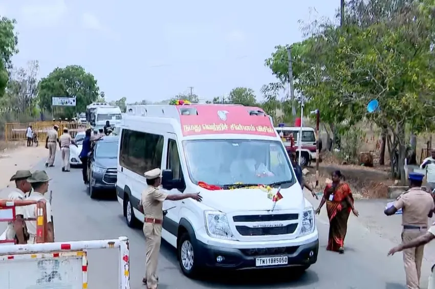 விஜய் சென்ற வாகனத்தை சோதனையிட்ட பறக்கும் படை..!