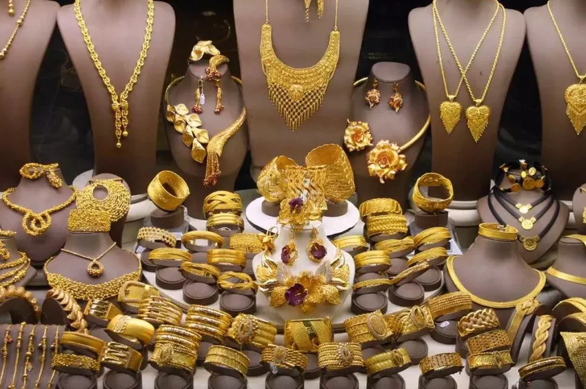 தங்கம், வெள்ளி விலை கடும் உயர்வு.. நகை பிரியர்கள் அதிர்ச்சி!