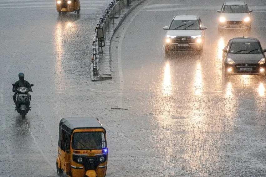 தமிழகத்தில் மழை பெய்ய வாய்ப்பு? வானிலை ஆய்வு மையம் கொடுத்த முக்கிய அப்டேட்!