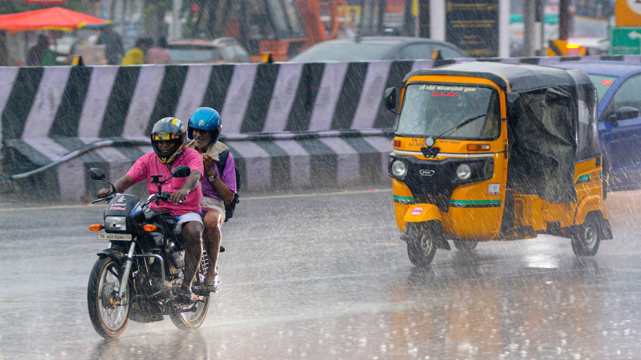 TN Weather: தமிழகத்தில் ஏப்.30 வரை மிதமான மழைக்கு வாய்ப்பு!