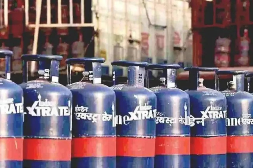 வணிக சிலிண்டர் விலை உயர்வு: ஹோட்டல் உணவுகளின் விலை அதிகரிக்கும் அபாயம்!