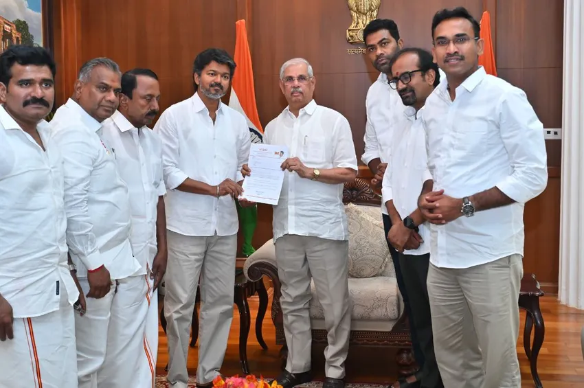 விஜய் ஆட்சி அமைக்க ஆளுநர் அழைப்பு? சட்ட ஆலோசனைகள் மேற்கொள்ளும் தவெக!