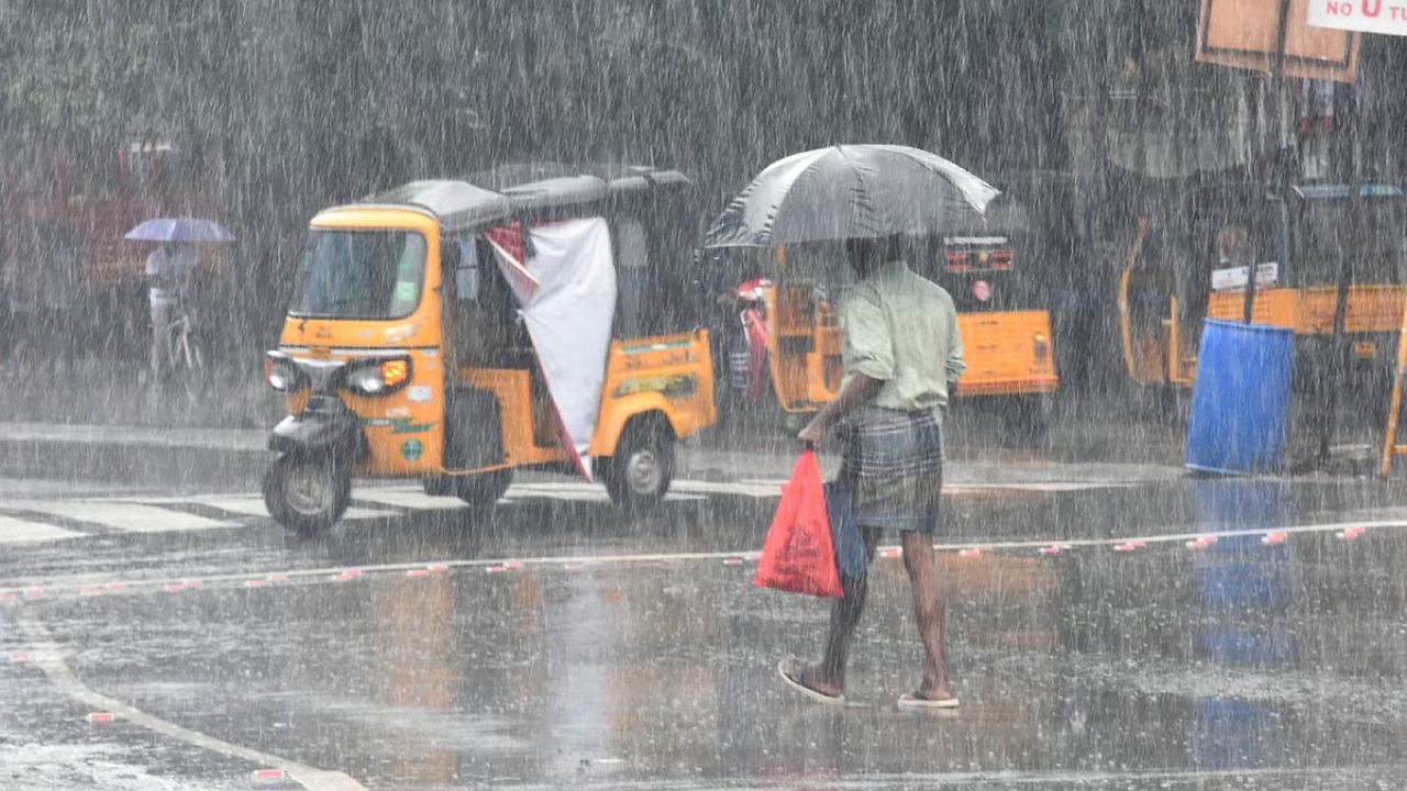 மக்களே உஷார்.. அடுத்த 24 மணிநேரத்தில் தொடங்கும் தென்மேற்கு பருவமழை!