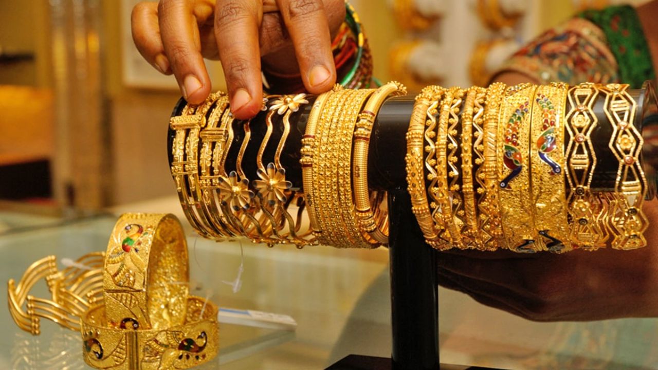 கணிசமாக குறைந்த தங்கம் விலை.. நகை பிரியர்கள் ஹேப்பி!