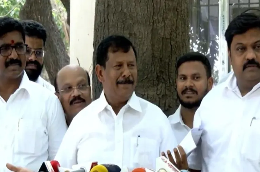 மாறி மாறி அடிவாங்கும் மாரிதாஸ்... மாட்டிவிட்ட லீமா ரோஸ் அண்ணன்! மாறி மாறி அடிவாங்கும் மாரிதாஸ்... மாட்டிவிட்ட லீமா ரோஸ் அண்ணன்!