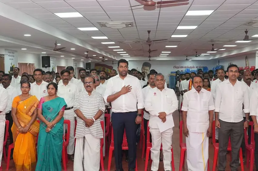 நாளை தவெக எம்எல்ஏ-க்கள், மா.செ.க்கள் அவசர ஆலோசனை கூட்டம்: புஸ்ஸி ஆனந்த் தலைமை!