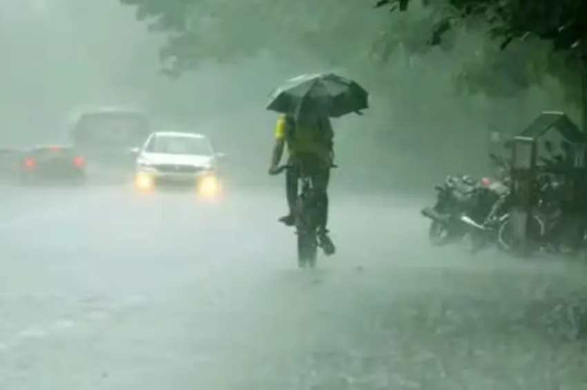 TN Weather: 5 மாவட்டங்களில் இடி மின்னலுடன் மழை.. வானிலை ஆய்வு மையம் தகவல்! TN Weather: 5 மாவட்டங்களில் இடி மின்னலுடன் மழை.. வானிலை ஆய்வு மையம் தகவல்!