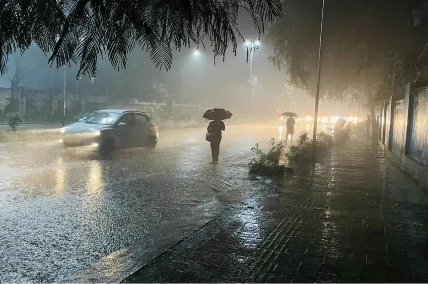 தமிழகத்தில் நாளை இடியுடன் கூடிய கனமழைக்கு வாய்ப்பு... வானிலை ஆய்வு மையம் எச்சரிக்கை ! 