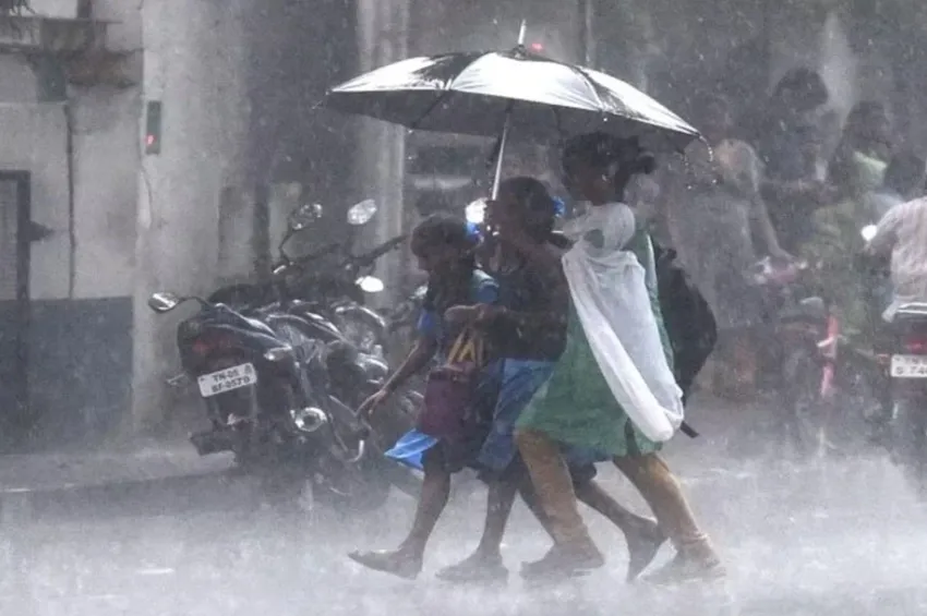 இடி மின்னலுடன் கன மழைக்கு வாய்ப்பு ... வானிலை ஆய்வு மையம் எச்சரிக்கை ! இடி மின்னலுடன் கன மழைக்கு வாய்ப்பு ... வானிலை ஆய்வு மையம் எச்சரிக்கை !