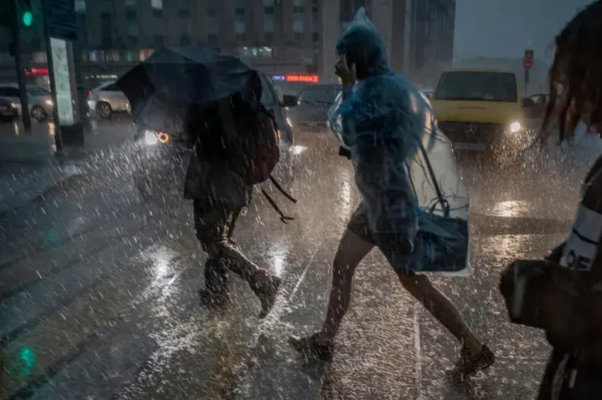 இடி, மின்னலுடன் வெளுத்து வாங்கப்போகும் மழை; வானிலை மையம் எச்சரிக்கை ! இடி, மின்னலுடன் வெளுத்து வாங்கப்போகும் மழை; வானிலை மையம் எச்சரிக்கை !