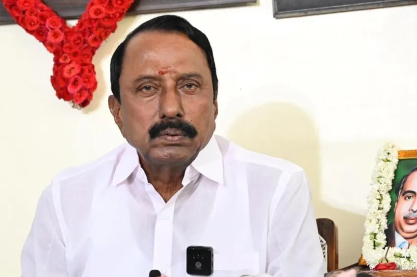 அரசுப் பள்ளி மாணவர்களுக்கு சாதியுடன் ஐடி கார்டு? செங்கோட்டையன் பேச்சு சர்ச்சை !