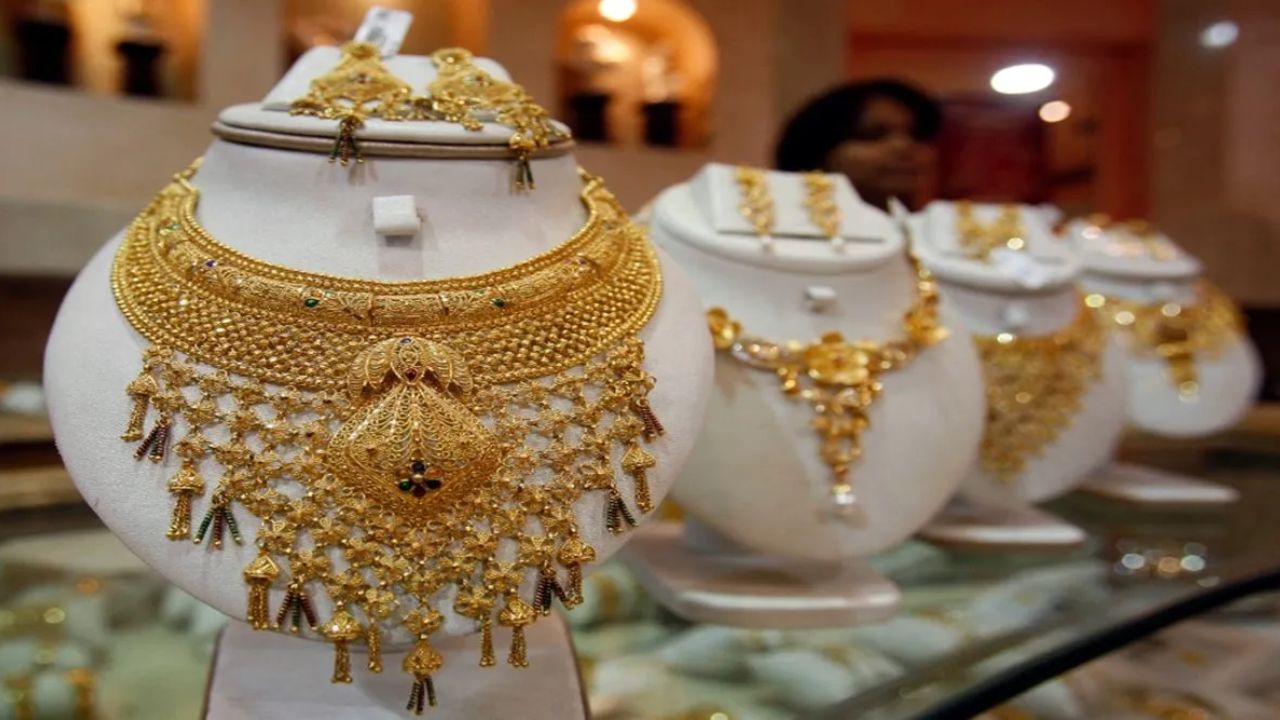 நகை பிரியர்களுக்கு ஹேப்பி நியூஸ்.. தங்கம் விலை மீண்டும் சரிவு!