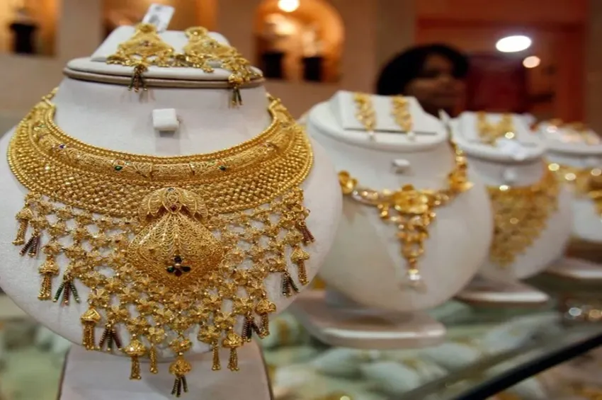 நகை பிரியர்களுக்கு ஹேப்பி நியூஸ்.. தங்கம் விலை மீண்டும் சரிவு!