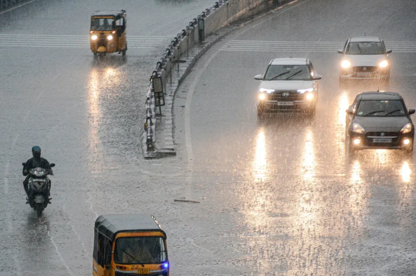 TN Weather: உருவாகிறது காற்றழுத்த தாழ்வு பகுதி.. தமிழகத்தில் இடி மின்னலுடன் மழைக்கு வாய்ப்பு! TN Weather: உருவாகிறது காற்றழுத்த தாழ்வு பகுதி.. தமிழகத்தில் இடி மின்னலுடன் மழைக்கு வாய்ப்பு!