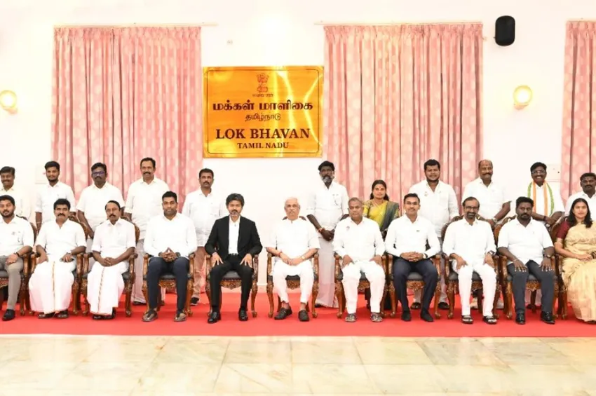 சூடு குறையாத முதல்வர்... ஹிட் லிஸ்டில் 10 அமைச்சர்கள்..?