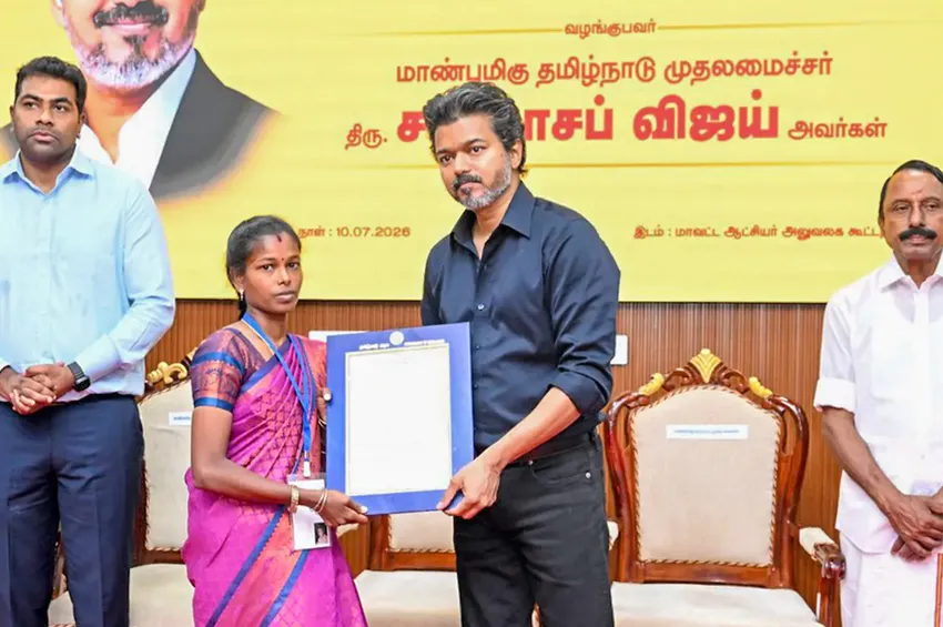 கரூர் நெரிசல் பாதிக்கப்பட்டோருக்கு அரசு பணி... சட்டச் சிக்கலில் சிக்குமா விஜய் அரசு? கரூர் நெரிசல் பாதிக்கப்பட்டோருக்கு அரசு பணி... சட்டச் சிக்கலில் சிக்குமா விஜய் அரசு?