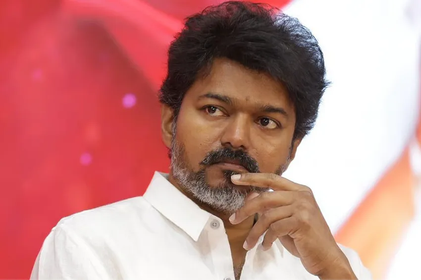 தனி மெஜாரிட்டிக்காக புதிய வியூகம்? விஜய்யின் அடுத்த மூவ் என்ன? தனி மெஜாரிட்டிக்காக புதிய வியூகம்? விஜய்யின் அடுத்த மூவ் என்ன?