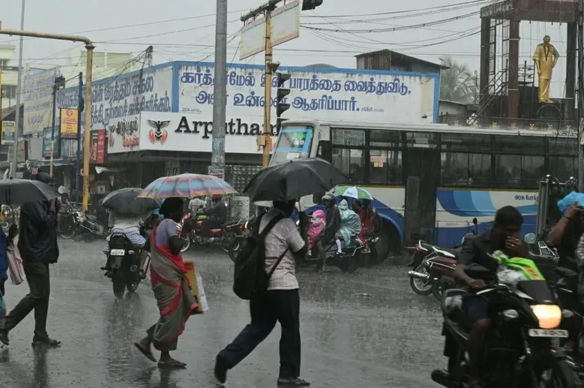 குடை ரெடியா மக்களே.. தமிழகத்தில் நாளை 4 மாவட்டங்களில் மழைக்கு வாய்ப்பு! குடை ரெடியா மக்களே.. தமிழகத்தில் நாளை 4 மாவட்டங்களில் மழைக்கு வாய்ப்பு!
