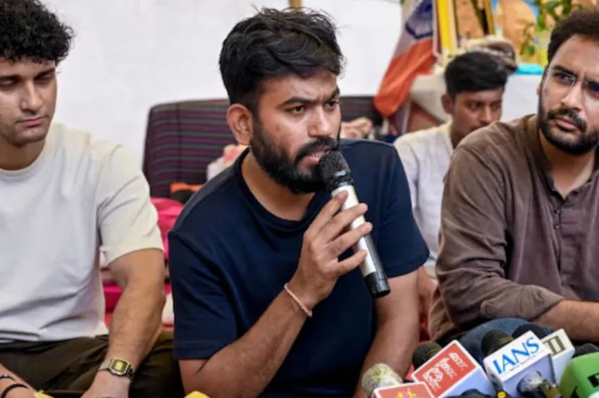டைபாய்டு காய்ச்சலிலும் போராட்டம்.. 
