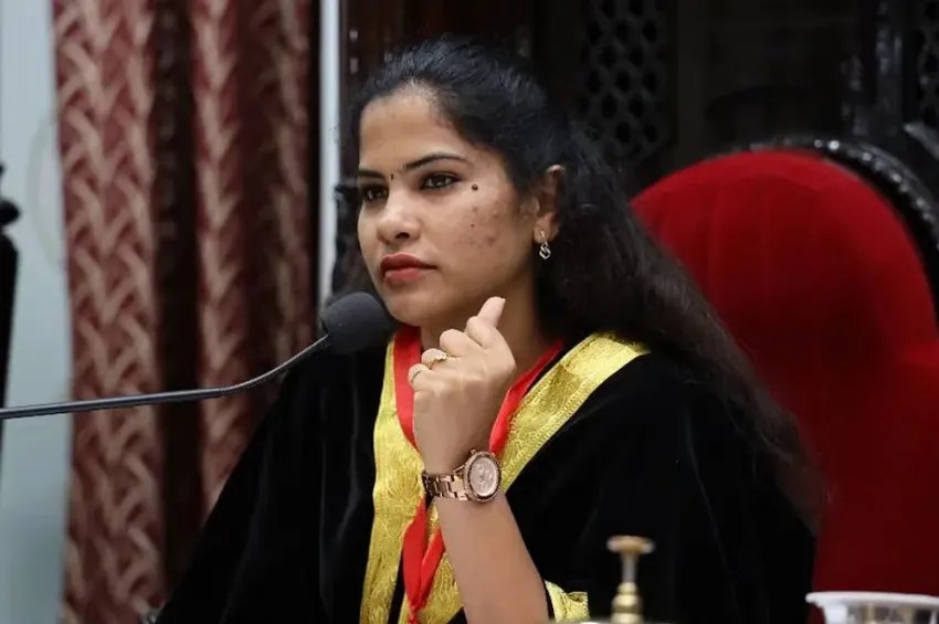 வாட்ஸ்ஆப் மூலம் தொடர் தொல்லை.. மேயர் பிரியா பரபரப்பு புகார்!