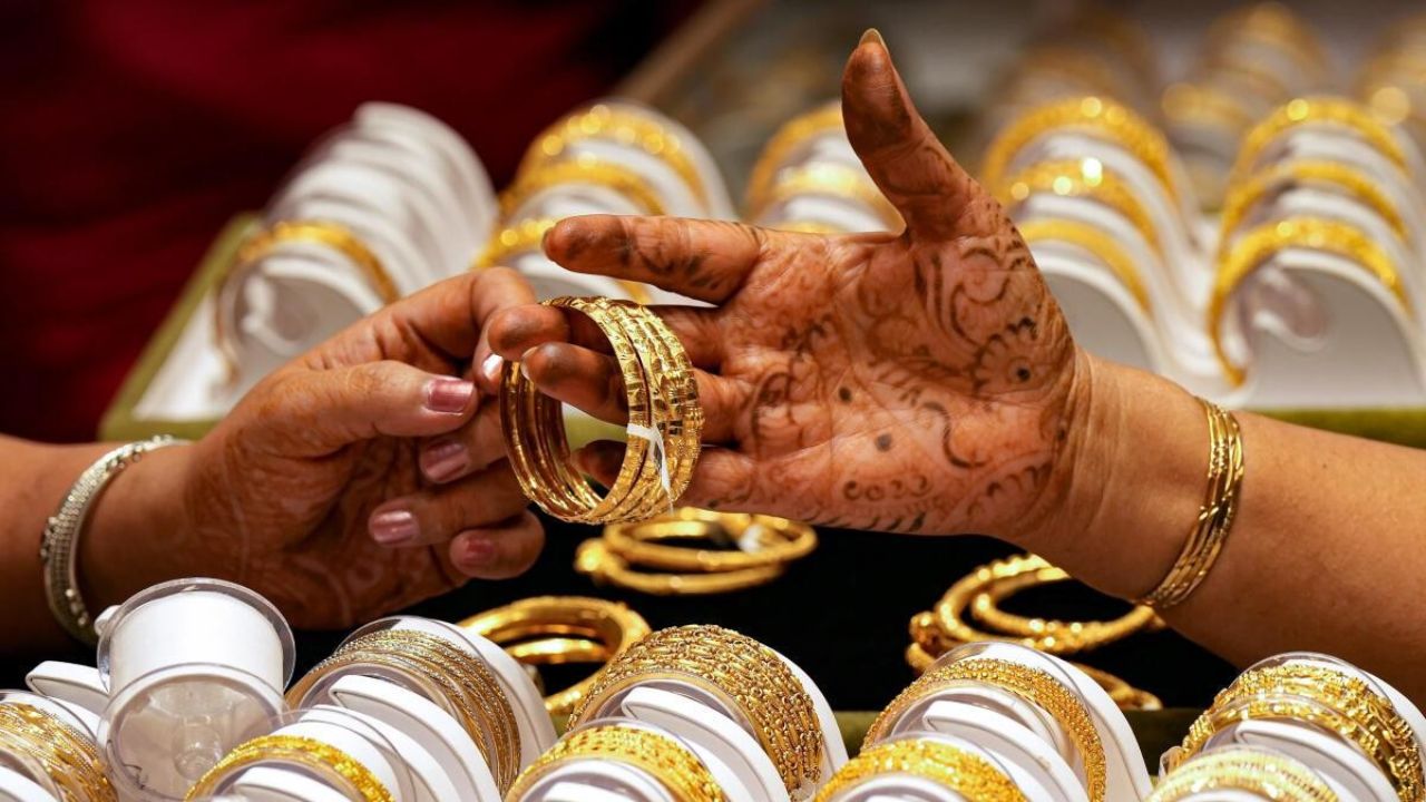 வாரத்தின் முதல் நாளே இப்படியா..! தங்கம் விலை மீண்டும் உயர்வு!