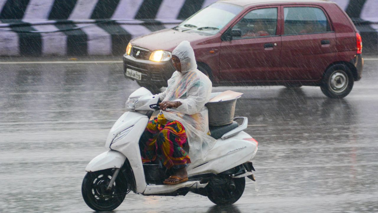 TN Weather: பலத்த காற்றுடன் மழை பெய்யக்கூடும்.. வானிலை மையம் வார்னிங்!