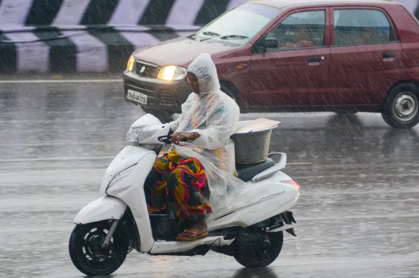 TN Weather: பலத்த காற்றுடன் மழை பெய்யக்கூடும்.. வானிலை மையம் வார்னிங்!
