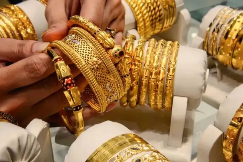 Gold Price: நகைப்பிரியர்களுக்கு ஹேப்பி நியூஸ்.. தங்கம் விலை சவரனுக்கு ரூ.4,910 சரிவு!