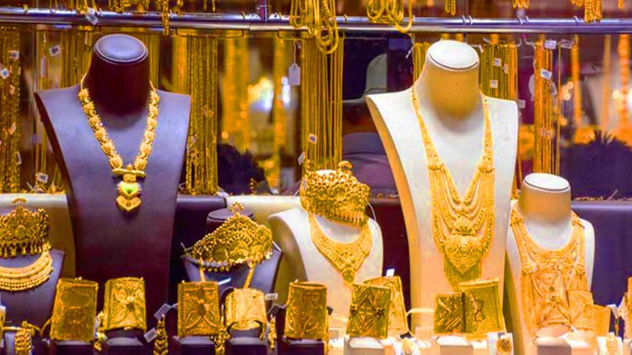 Gold rate: மக்களுக்கு சற்று ஆறுதல் தந்த தங்கம் விலை.. சவரனுக்கு ரூ.2,200 குறைவு!