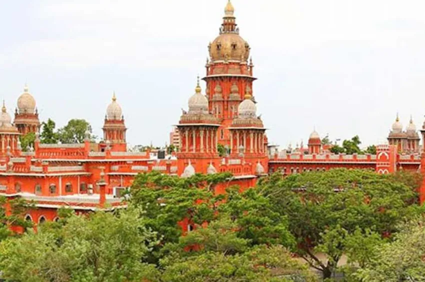 கல்லூரி வளாகத்தில் ஆங்கிலேயர்கள் கல்லறை... அகற்ற உத்தரவிட்ட நீதிமன்றம்!