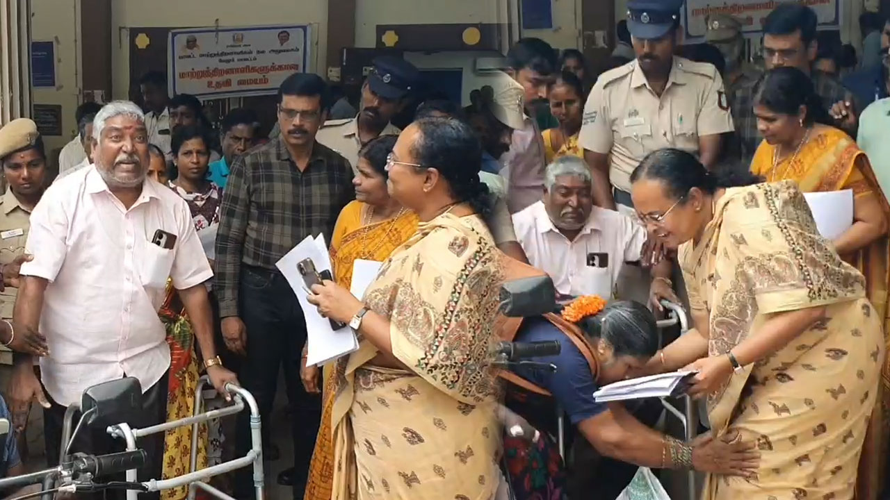  நாட்டை காப்பாற்றிய எனக்கு இந்த நிலைமையா?- மாவட்ட ஆட்சியர் முன் கதறிய முன்னாள் ராணுவ வீரர்