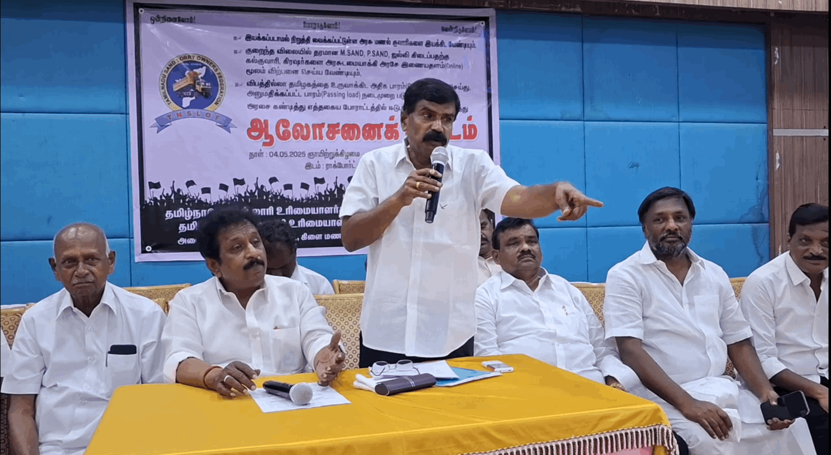 மணல் குவாரி திறக்க வலியுறுத்தல்..  லாரி உரிமையாளர்கள் சங்கம் போராட்டம் அறிவிப்பு..!