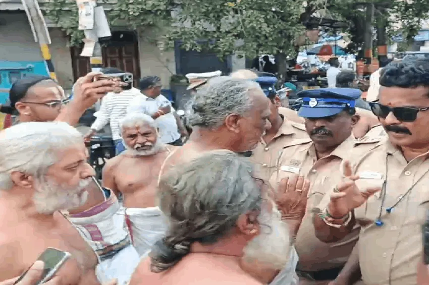 நடுவழியில் சாமியை நிறுத்தம்.. மீண்டும் வடகலை-தென்கலை பிரிவினர் மோதல்!
